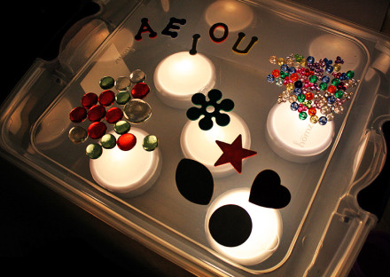 Make Your Own Light Box for Kids @amandaformaro KixCereal.com