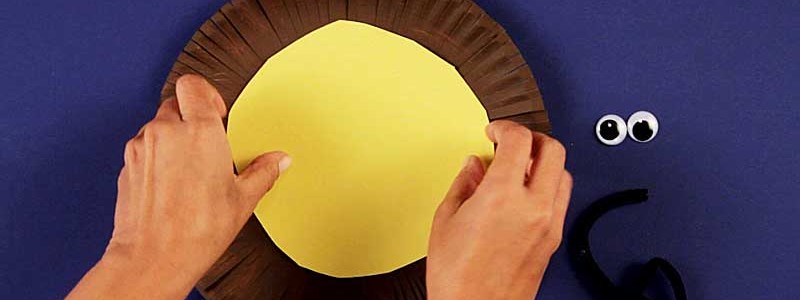decorating lion paper plate craft