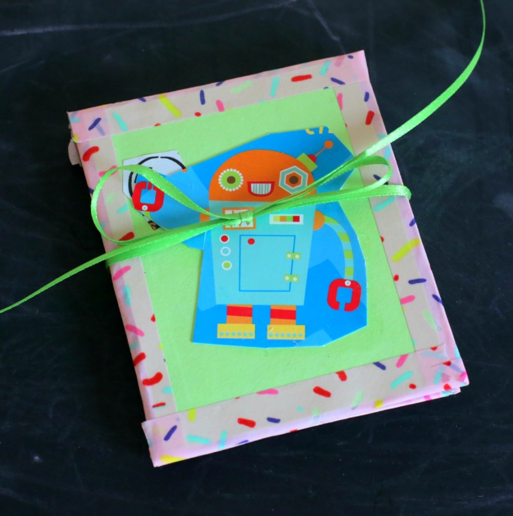Recycled craft: cereal box accordion album