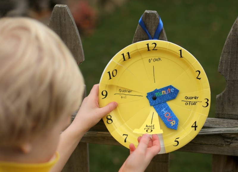 Paper plate clock craft idea