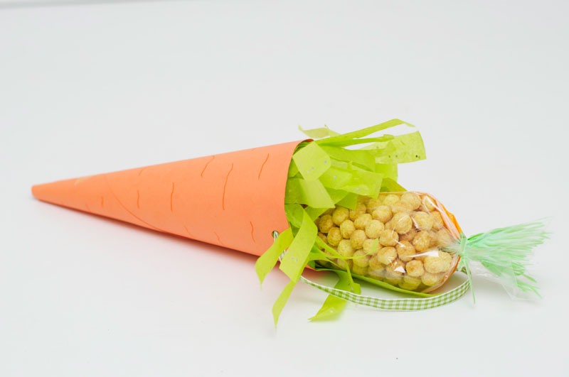 Easter carrot party favor (with Kix cereal)