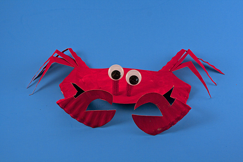 Paper Plate Sea Crab by @amandaformaro