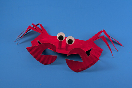 Paper Plate Sea Crab craft by @amandaformaro