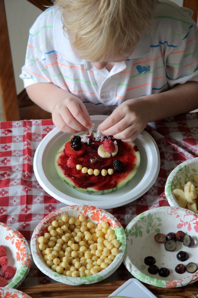 Watermelon pizza - cute snack!