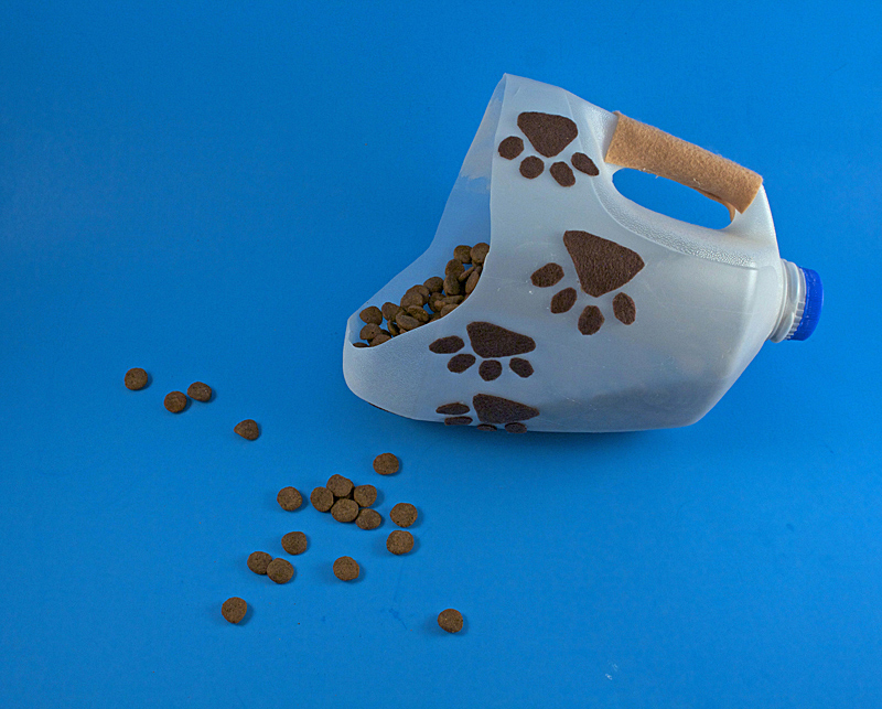 Pet Crafts: Dog Food Scoop and T-shirt Toy